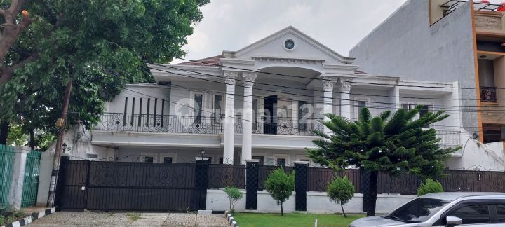 Rumah Cantik dan Bagus di Komplek Elit Di.jakarta Timur