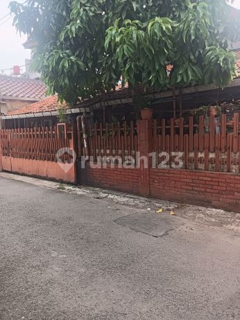 Jual Rumah Tua Di Area Strategis Kebayoran Baru