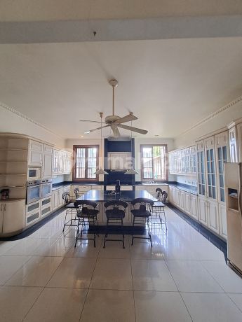 For Sale Villa House in South Jakarta... Toll Access Only About 600 Meters Away For Sale Villa House in South Jakarta... Toll Access Only About 600 Meters Away
