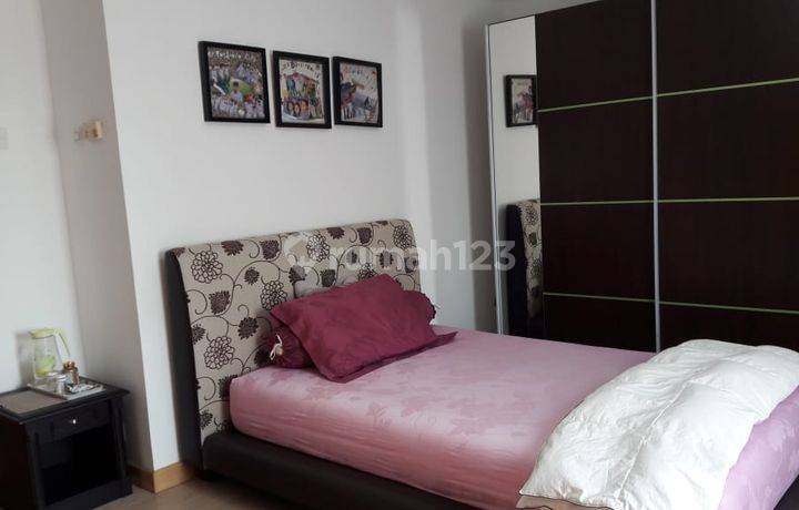 Unit Corner 2BR 166m2 View Taman Hijau, Lantai Rendah Fully Furnished di Apartemen Kemang Jaya