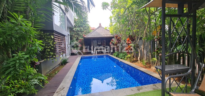 Rumah Bangunan Mandiri, Swimming Pool, Lay Out Maksimal Siap Huni, di Puspita Loka, BSD City