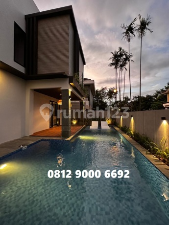 Jual Rumah Ada Kolam Renang di Lippo Karawaci Central Tangerang