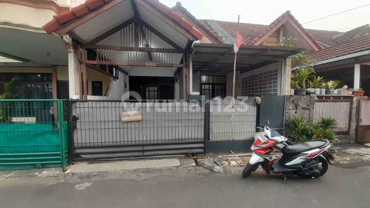 RUMAH 2 LANTAI LOKASI TANGERANG KOTA, DIKOMPLEK TAMAN PABUARAN