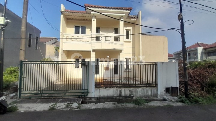 RUMAH 2 LANTAI DI KOMPLEK TAMAN PABUARAN, KARAWACI, TANGERANG KOTA