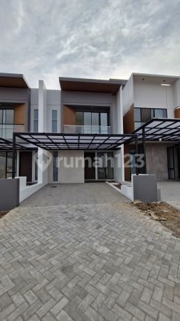 For Sale Beautiful 2-Story House