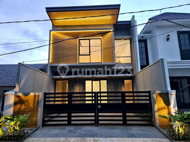 Modern Style House for Sale in Rungkut Asri Utara, Near Merr, UPN Campus