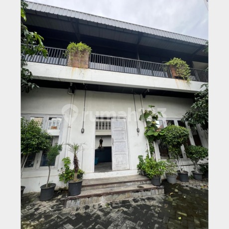 Row 4 Car on Boulevard Sidosermo Indah Street Near Raya Jemursari