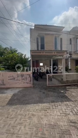 2-Story Hook House in De Naila Residence, Gresik 2-Story Hook House in De Naila Residence, Gresik