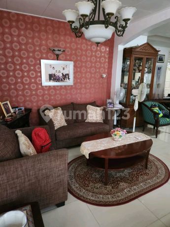 Rumah Di Kelapa Gading, Posisi Hoek, Dekat La Piaza
