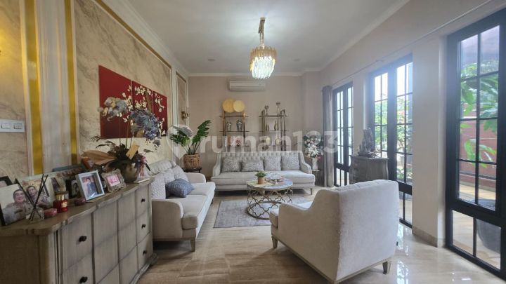 Dijual Pool + Lift Rumah Mewah American Classic Alam Sutera