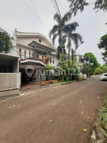Minimalist House with Beautiful Garden in Bintaro Jaya Sector 6