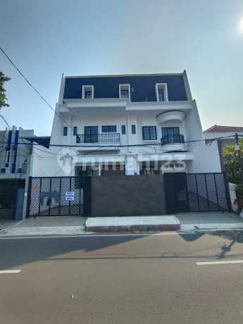 Rumah Mewah Premium Strategis Akses Mudah Bebas Banjir