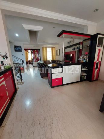 Rumah Mewah The Mutiara Makassar. Kawasan Elite. Semi Furnished. Siap Huni.