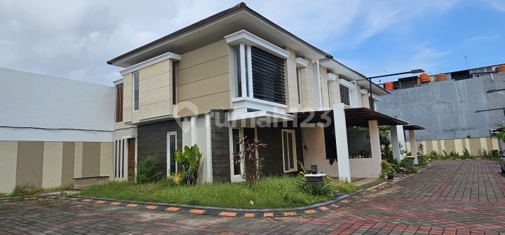 RUMAH MEWAH PUSAT KOTA MAKASSAR. SUDUT. 10X14. 5 KAMAR TIDUR. SEMI FURNISHED. BARU SIAP HUNI RUMAH MEWAH PUSAT KOTA MAKASSAR. SUDUT. 10X14. 5 KAMAR TIDUR. SEMI FURNISHED. BARU SIAP HUNI