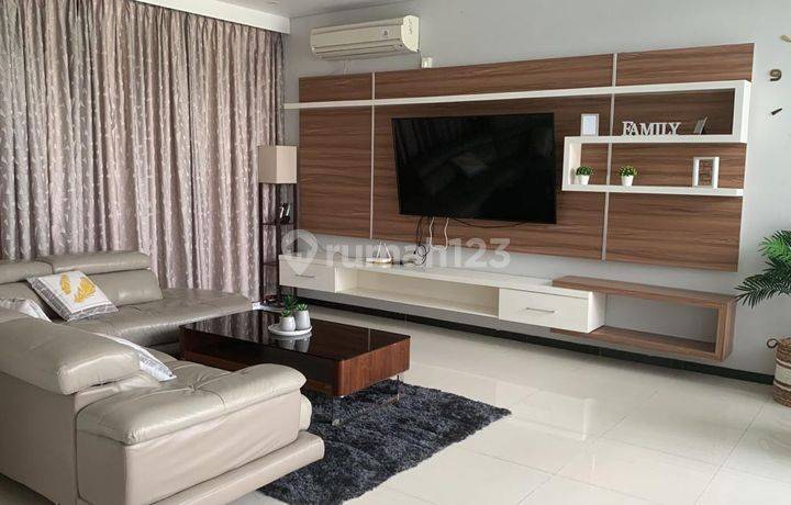 RUMAH MEWAH DENGAN KOLAM RENANG. FULL FURNISHED DI BUKIT BARUGA MAKASSAR. 12x18. SIAP HUNI