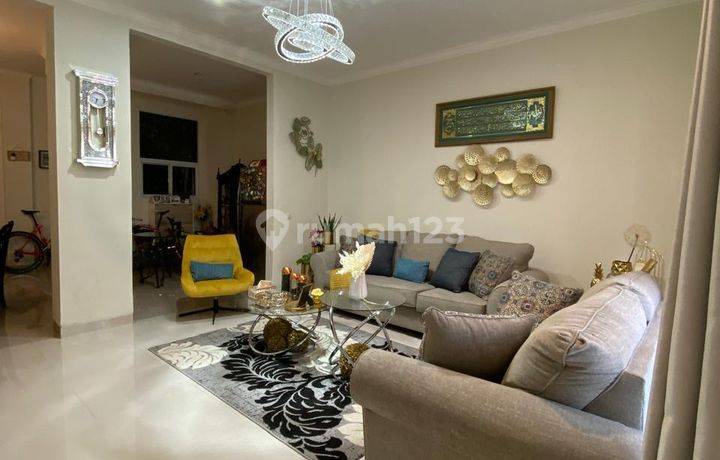 Rumah Royal Spring Hertasning. Luas 8x15. 5 Kamar Tidur. 2,5 Lantai Kondisi Siap Huni