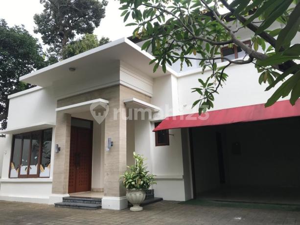 Rumah Dijual di Pangeran Antasari Fasilitas Kolam Renang