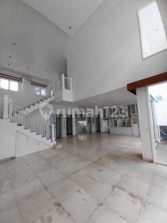 Pondok Indah, Rumah Apik, Siap Huni Dilengkapi Kolam Renang