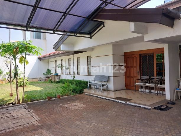 Rumah Pondok Indah Terawat, Jalan Lebar