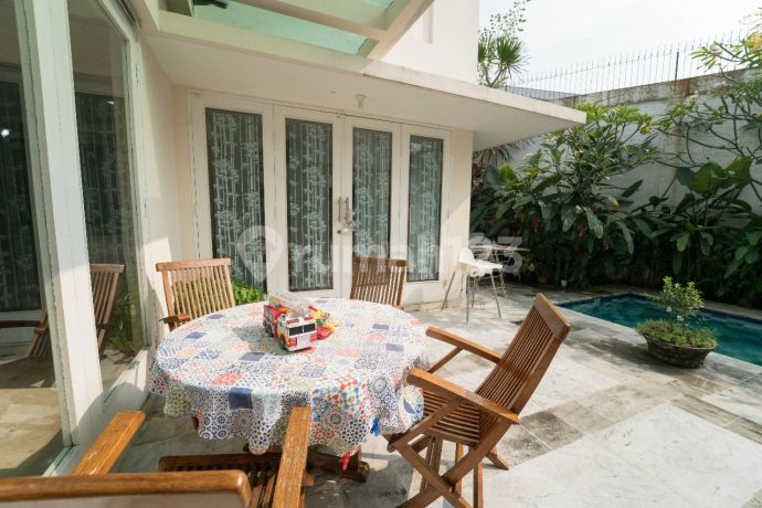 Nice House, High Ceiling, Equipped with Swimming Pool, Good Layout Nice House, High Ceiling, Equipped with Swimming Pool, Good Layout