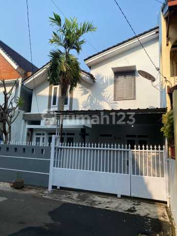 Rumah Menarik dan Nyaman di Perumahan Bumi Harapan Permai, Kramat Jati, Jakarta Timur