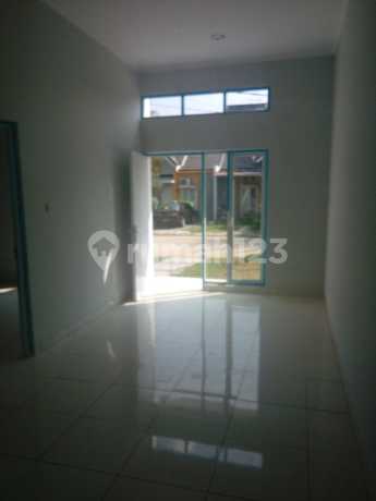 Rumah Siap Huni di Mutiara Gading City Bekasi (Depan) Rumah Siap Huni di Mutiara Gading City Bekasi (Depan)