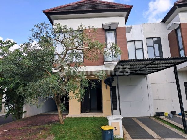 Disewakan Rumah Cantik dan Menarik di Holland Village, Harga Sangat Murah Disewakan Rumah Cantik dan Menarik di Holland Village, Harga Sangat Murah