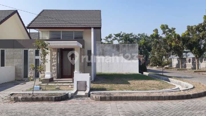 MURAH POL RUMAH NYAMAN DAN SIAP HUNI POSISI HOOK DI TAMAN PONDOK JATI SIDOARJO