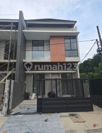 Rumah 2 Lantai di Kompleks Perumahan Elit Lokasi Strategis Panjang Jiwo Permai Tenggilis Mejoyo Surabaya