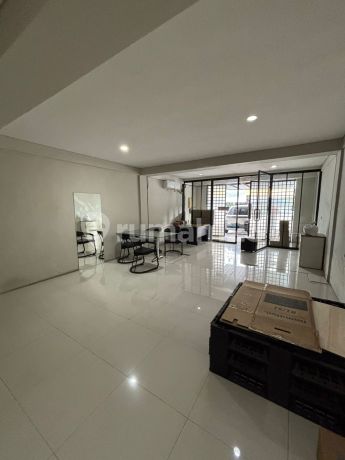 EMA389 FOR SALE, BEAUTIFUL 3-STORY SHOP HOUSE READY FOR USE IN NGAGEL JAYA INDAH