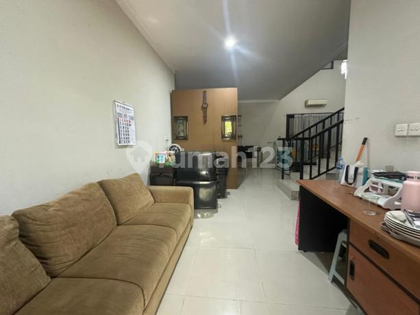 Ema415 Dijual Rumah 2 LT Modern Siap Huni Dekat Universitas di Central Park Ahmad Yani Surabaya