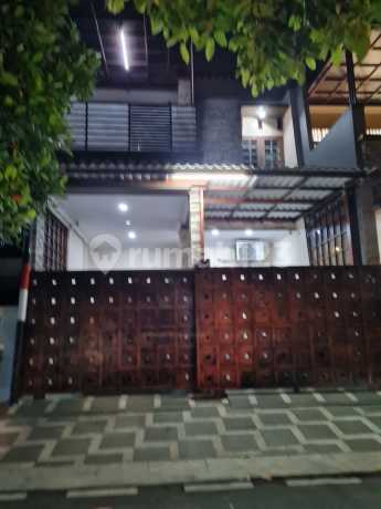 Rumah Cantik 2,5 Lantai di Taman Malaka Selatan – SHM, Strategis & Bebas Banjir! Rumah Cantik 2,5 Lantai di Taman Malaka Selatan – SHM, Strategis & Bebas Banjir!