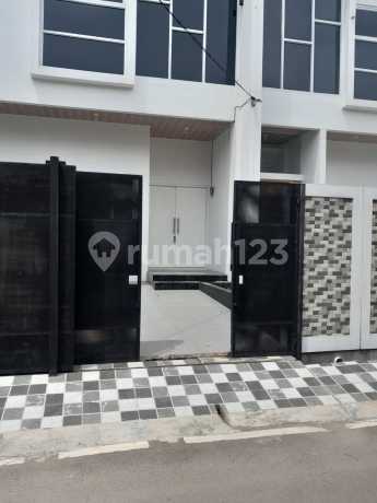 Rumah Eksklusif Taman Malaka Selatan – Aman, Strategis & Harga Terjangkau Rumah Eksklusif Taman Malaka Selatan – Aman, Strategis & Harga Terjangkau