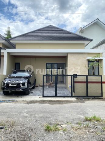Rumah Baru Caturharjo Dekat Ibarbo Park Jalan Magelang Medari