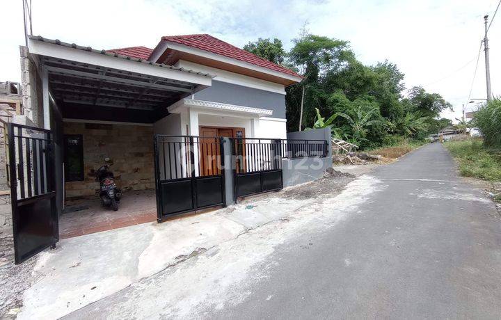 Pinggir Jalan Aspal Rumah Siap Huni Dekat Kampus UII 500 Jutaan