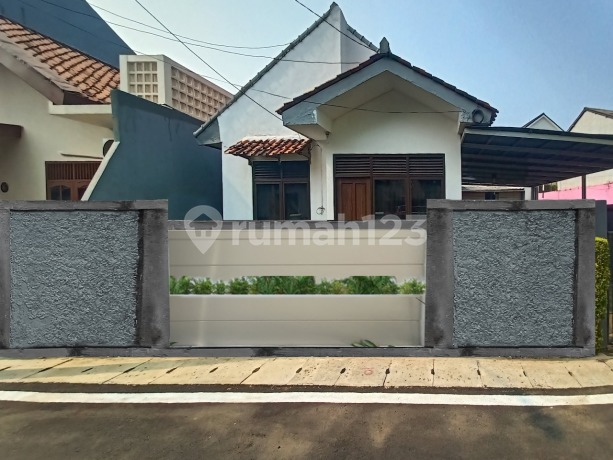 Hoek House, PJMI Bintaro Complex, South Tangerang Area Hoek House, PJMI Bintaro Complex, South Tangerang Area