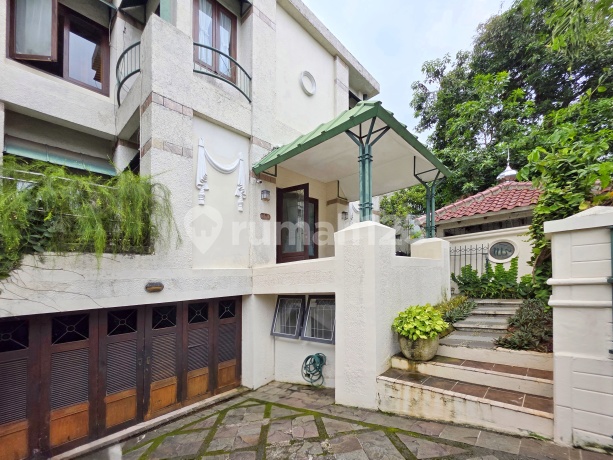 Pondok Indah House South Jakarta with a Beautiful Garden