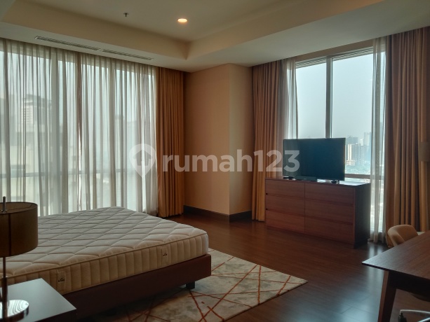 Pakubuwono Signatures Apartment 4 Bedrooms Furnished Good