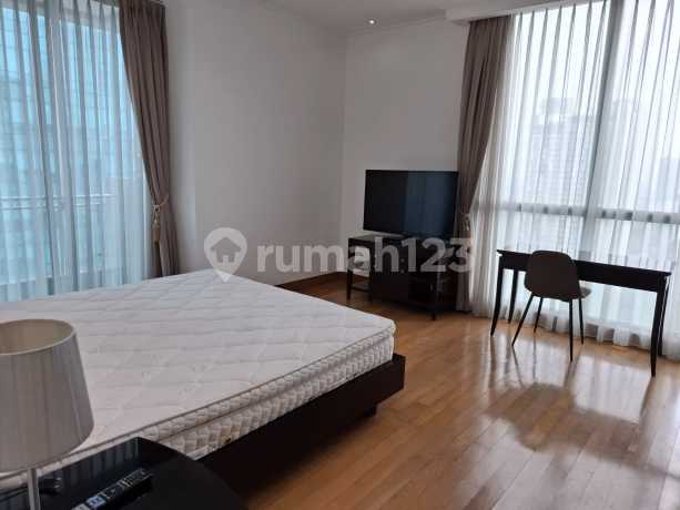 Disewa Apartemen Residences 8 2+1 Br Fully Furnished Luas 178 M² Disewa Apartemen Residences 8 2+1 Br Fully Furnished Luas 178 M²