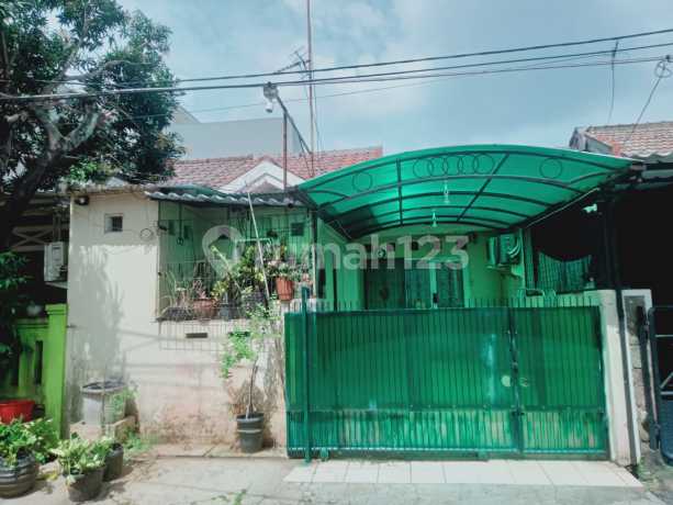 For Sale House in Sector 6 West Gading Serpong