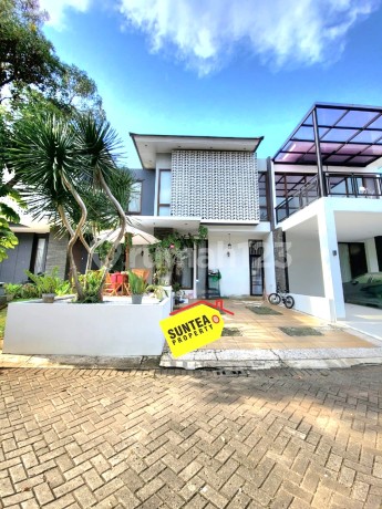 Rumah Cantik 2 Lantai SHM Dekat Akses Tol Siap Huni di Discovery Lumina Bintaro (Im)