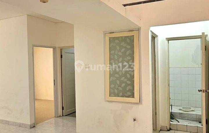 Dekat Fasilitas Publik, Rumah Cantik di Emerald Townhouse Lr13537