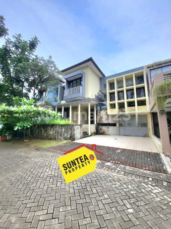 Rumah Elegan Sektor 7 | 4+1 Kt, 2,5 Lantai, Garasi & Carport (Sp 0390 Ia)
