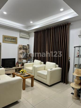 Dijual Rumah 3 Lantai Semi Furnished Siap Huni Minimalis Lokasi di Komplek Istana Pasteur Regency Bandung