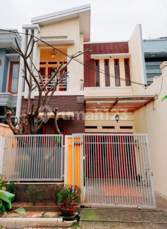 Rumah Di Villa Kebagusan Asri Hadap Timur Ada Kolam Renang