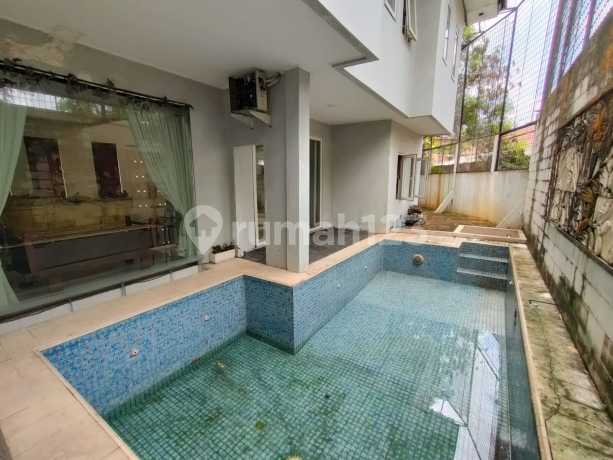 Dijual Rumah Ada Kolam Renang di Taman Persada Kemala