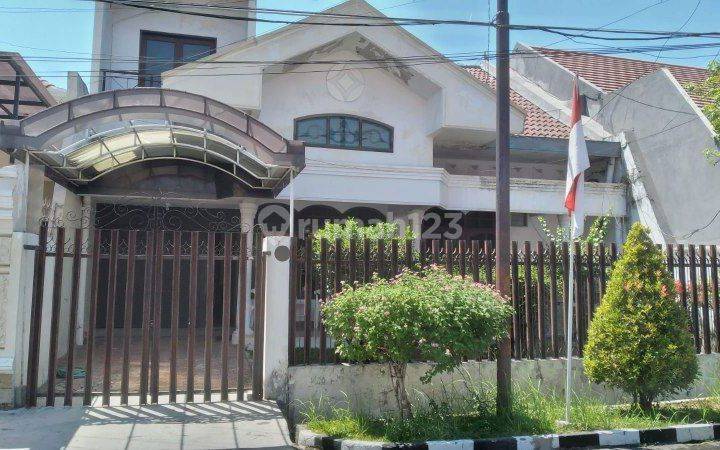 Dijual Rumah Darmo Satelit Dekat Sukomanunggal Dan Akses Toll Butuh Minim Renovasi di Darmo Satelite Town, Perumahan The Chofa, Perumahan The Chofa 15, Suko Manunggal, Sukomanunggal, Kota Surabaya, Jawa Timur, Indonesia, 60188, Darmo permai SHM Rumah