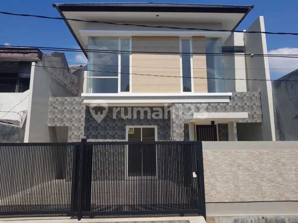 Rumah Baru Gress di Griya Babatan Mukti, Surabaya Barat Rumah Baru Gress di Griya Babatan Mukti, Surabaya Barat