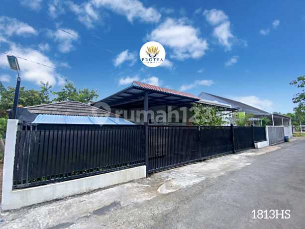 Rumah Nyaman dan Luas 179m2 dengan Gazebo  Dekat The Gardens