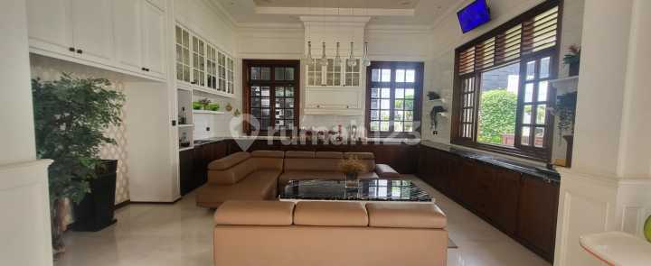 Hadap Selatan Timur Rumah Mewah Pik Luas 1000 m²